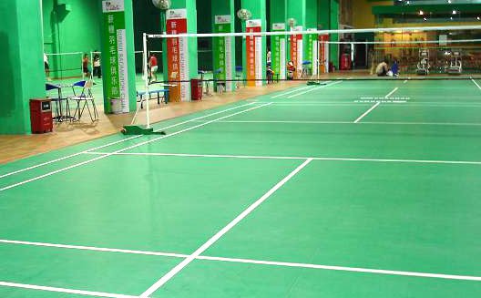 新乡羽毛球运动地板厂家浅谈运动木地板色彩的影响